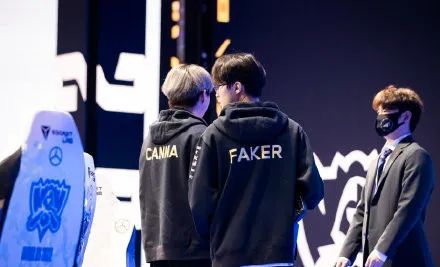 Faker重要时刻重要助攻，湖人带队取胜！